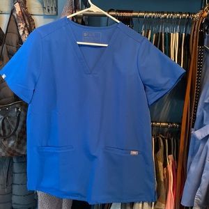 Figs Casma™ Three-Pocket Scrub Top